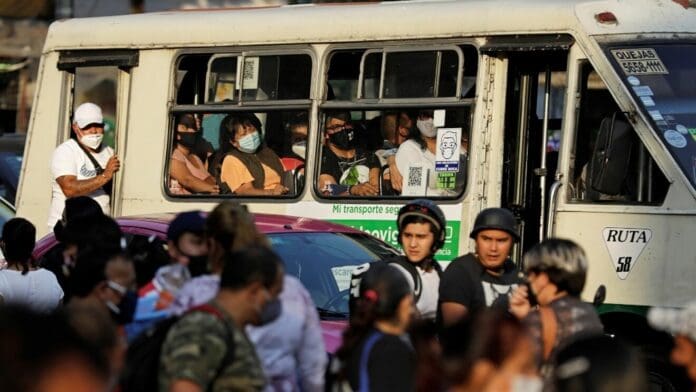 Le inyectan benzodiazepina a una chica en un microbús de la CDMX