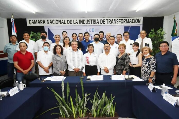 Ante empresarios del sur, Leslie Hendricks, planteó su estrategia de desarrollo económico