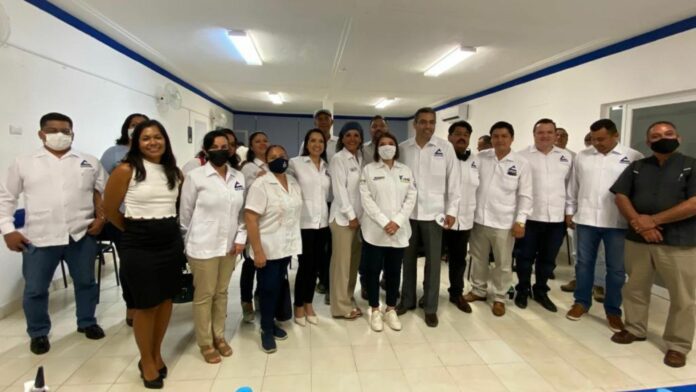 Se reúne Kira Iris con integrantes de la Canaco Servytur Playa del Carmen