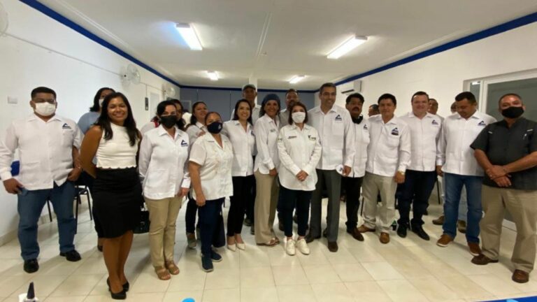 Se reúne Kira Iris con integrantes de la Canaco Servytur Playa del Carmen