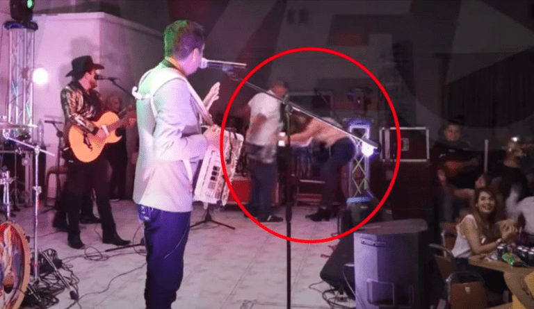 VIDEO: Sujeto apuñala a una mujer en pleno concierto de ‘Paco Barrón y sus Norteños Clan’