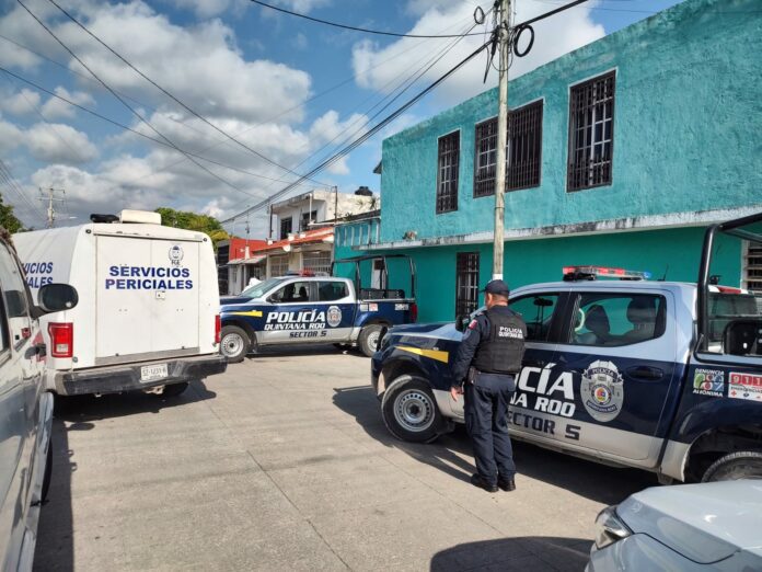 Restos humanos fueron hallados en los alrededores de la cárcel de Cancún esta mañana; autoridades investigan lo sucedido.