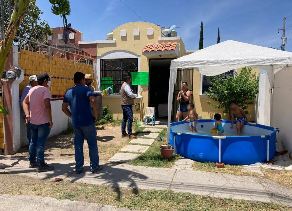 Familias fueron multadas en Jalisco porque "desperdiciaron" agua en albercas inflables