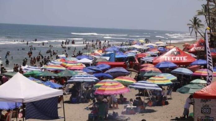 Una esposa fue a la playa con su familia; ahí descubrió que su marido estaba con otra; la mujer celosa le arrancó un dedo al infiel. Foto: Más Podio