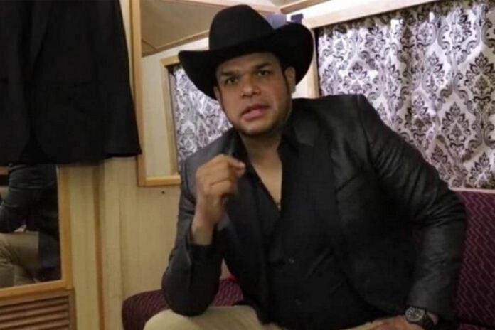 El diputado Marco Flores, de Morena, se salta debate eléctrico