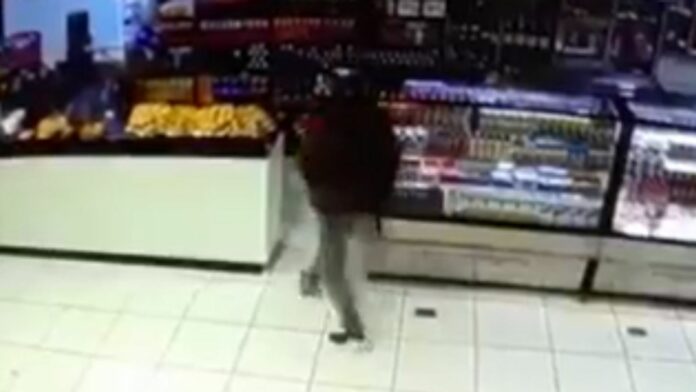 Un grupo de delincuentes asaltó en la zona de Piura a una panadería en la urbanización Santa María del Pinar, hechos que se dieron el pasado domingo 10 de abril.