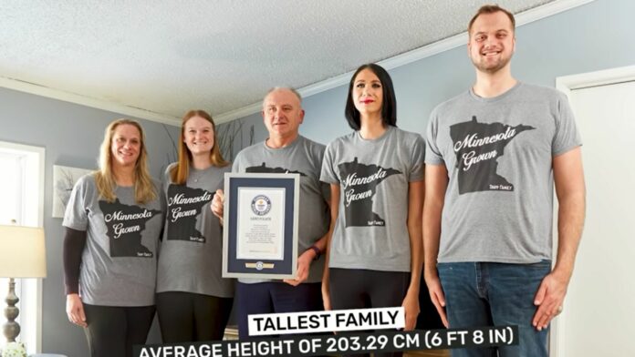 Familia tiene el récord Guinness por ser la más alta del mundo: miden más de 2 metros