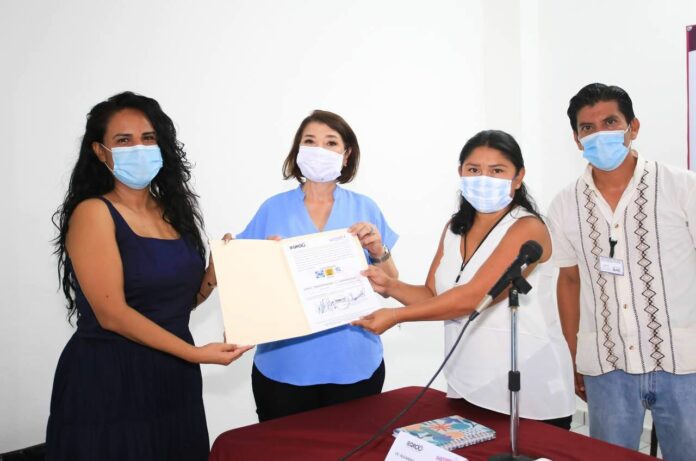 Kira Iris recibe constancia como candidata a diputada local por el Distrito X