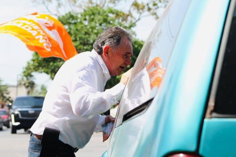 José Luis Pech acusa a otros de corruptos, pero se le olvida hablar de algunos episodios turbios mientras ha sido funcionario. Foto: Campaña de José Luis Pech