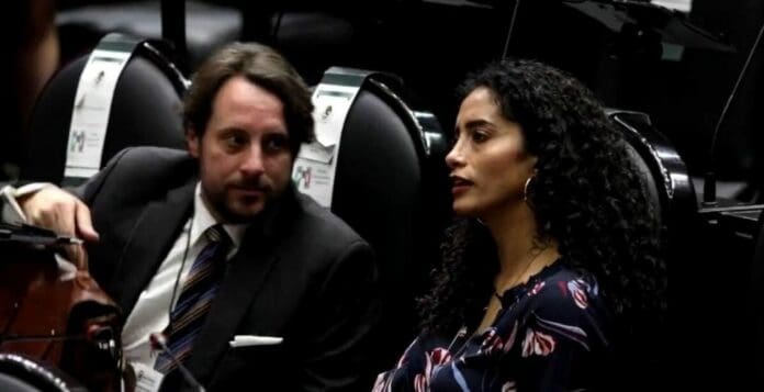 Un presunto cabildero extranjero fue visto junto a una diputada del PRD; dice que no es cabildero solo asesor en la reforma energética. Foto: Redes sociales