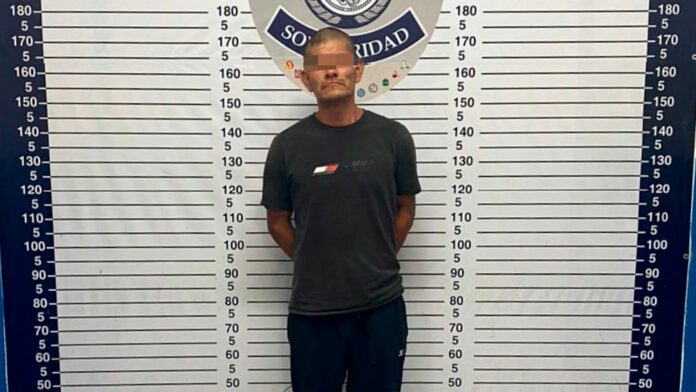 Un sujeto fue detenido en Playa del Carmen luego de romper los cristales de uns sucursal de un Subway ubicada en Santa Fe.