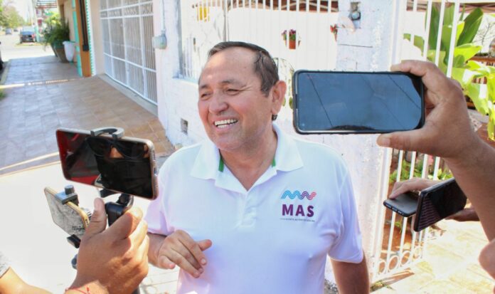 El candidato del MAS al gobierno de Quintana Roo, fue abordado por diferentes medios de comunicación en la capital del Estado