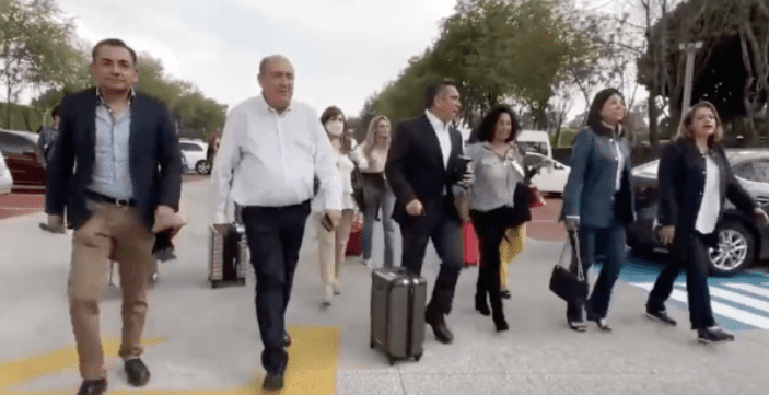 Diputados opositores se fueron a acampar a San Lázaro para esperar la discusión sobre la reforma eléctrica, la cual fue pospuesta. Foto: Captura de video