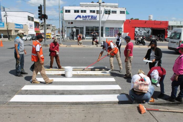 Realizan trabajos de mejora urbana en Benito Juárez