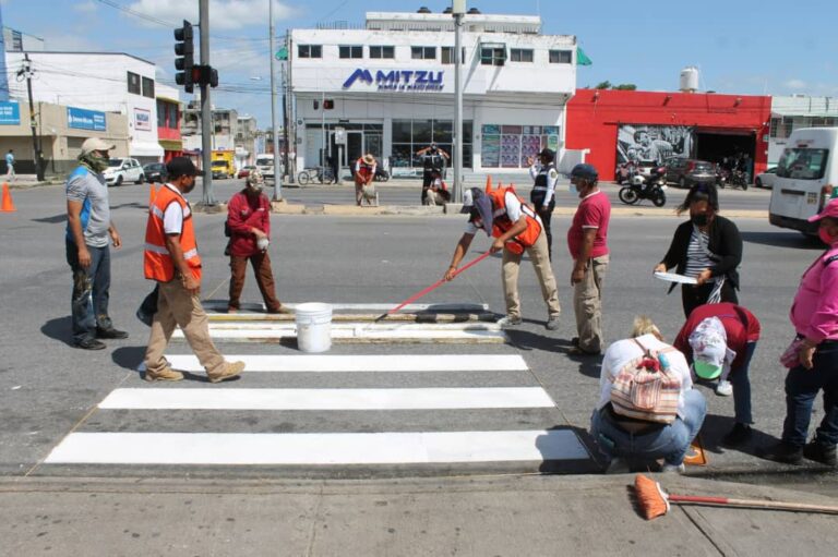 Realizan trabajos de mejora urbana en Benito Juárez