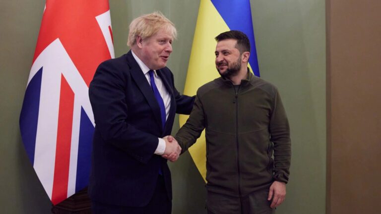 Reino Unido enviará armamento a Ucrania tras reunión entre Boris Johnson y Zelenski en Kiev