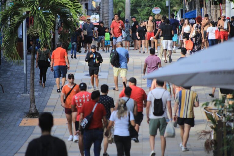 Fortalecerán zona turística de Solidaridad con módulos de atención en Semana Santa