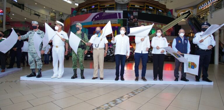 Carlos Joaquín dio el banderazo de inicio de la temporada de Semana Santa 2022 en Quintana Roo