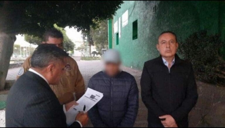 Se ha entregado a las autoridades el presunto asesino del menor Hugo Carbajal; el crimen ocurrió el pasado fin de semana en una fiesta. Foto: Fiscalía Edomex