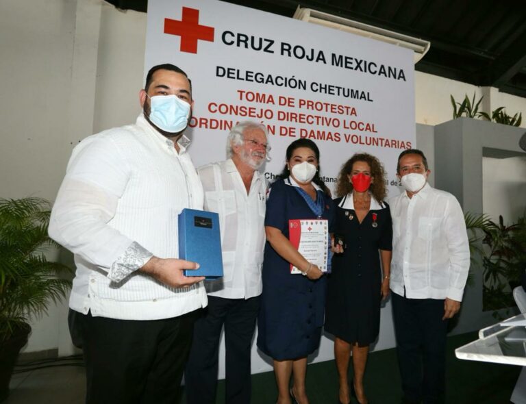 Carlos Joaquín asistió a la toma de protesta del Consejo Local y Coordinación de Damas Voluntarias de la Cruz Roja