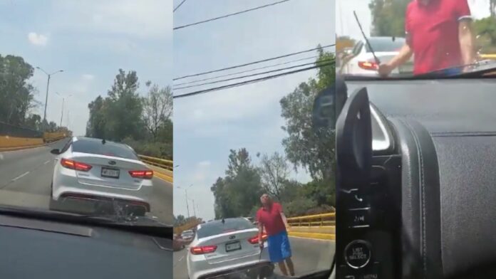 Video: Sujeto ataca con un bastón a familia que viajaba en auto en CDMX