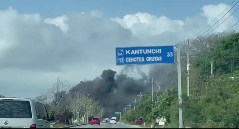 ÚLTIMO MOMENTO: Se registra enorme columna de humo en la carretera Tulum-Cancún