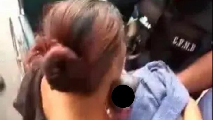 Una mujer dio a luz en un autobús en Caracas este martes, tanto ella, como el bebé, están en buen estado de salud, informó la prensa local