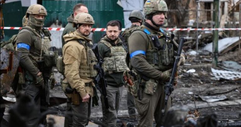 ‘Es un genocidio ruso’, asegura presidente de Ucrania tras visitar zona de masacre contra civiles