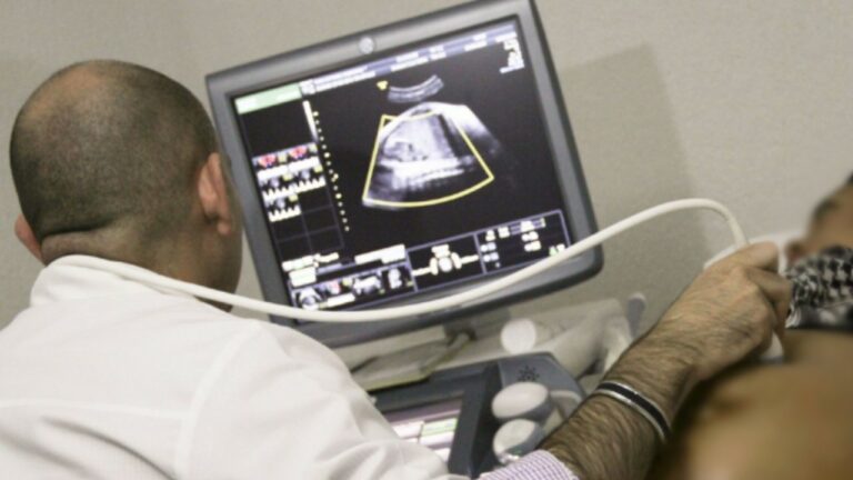  Una espeluznante noticia sacudió a la opinión pública, pues una niña de 12 años arribó a emergencias debido a un fuerte dolor de estómago