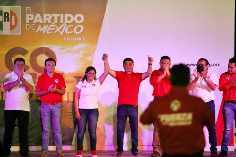 El dirigente nacional del PRI visitó Quintana Roo para mostrarle su respaldo a Leslie Hendricks, la candidata a la gubernatura.