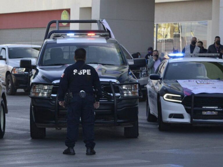 Secuestran a mujer junto a su hijo de 2 años; aparece en lote baldío sin vida