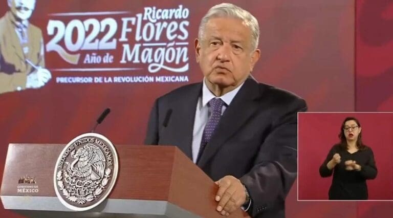 Pese a que hay videos del secretario de Gobernación promoviendo la consulta, AMLO dijo que es mentira que el funcionario haga eso. Foto: Captura de video