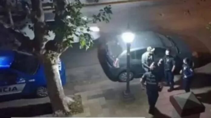 Policía interrumpe una obra de teatro creyendo que era un robo