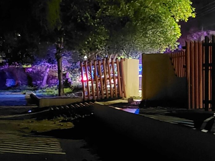 Reja metálica aplasta a menor y éste pierde la vida