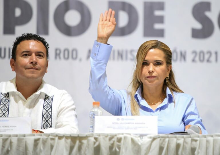 Rinde protesta alcalde de Puerto Aventuras