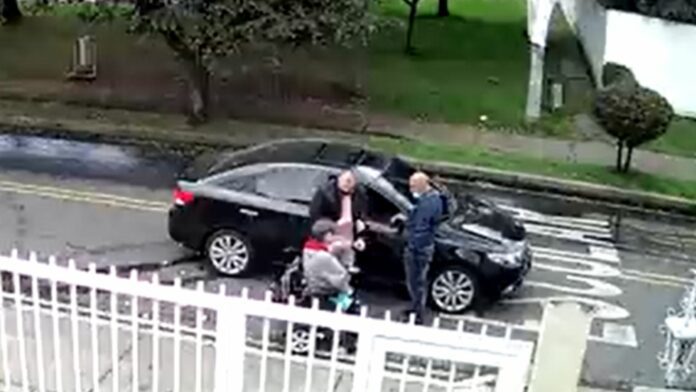 VIDEO: Roban a adulto mayor en silla de ruedas y este solo grita pidiendo auxilio