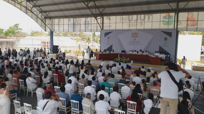 Durante un acto solemne con autoridades de los tres poderes estatales y del municipio, se conmemoró el 14 aniversario de Tulum. Foto: SIM
