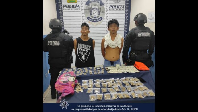 Detienen a dos hombres en plena compra de sustancias ilícitas en Villas del Sol