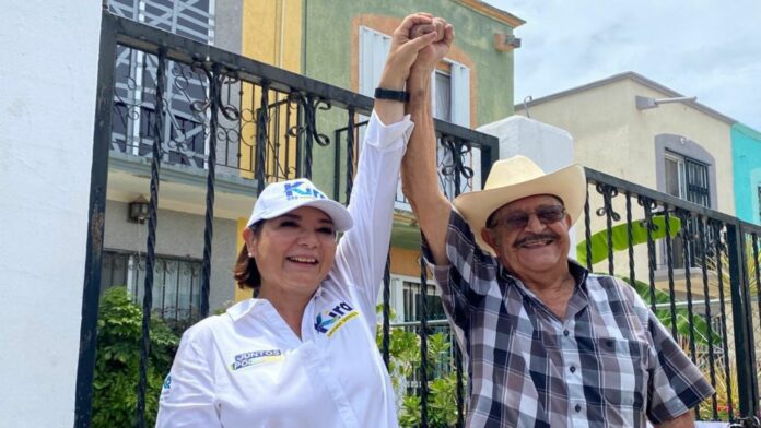Kira Iris se compromete con Playa del Carmen; firma pacto ciudadano sobre sus compromisos
