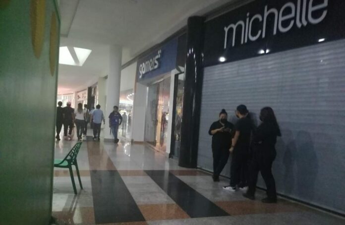 En redes sociales se han reportado apagones en varias zonas de Cancún desde hace un par de horas. Lo mismo en Chetumal.