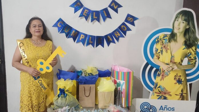 Mujer celebra cumpleaños con temática de Coppel y se vuelve viral