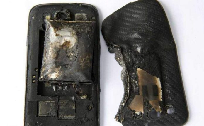 Mujer muere en Nuevo León por explosión de celular