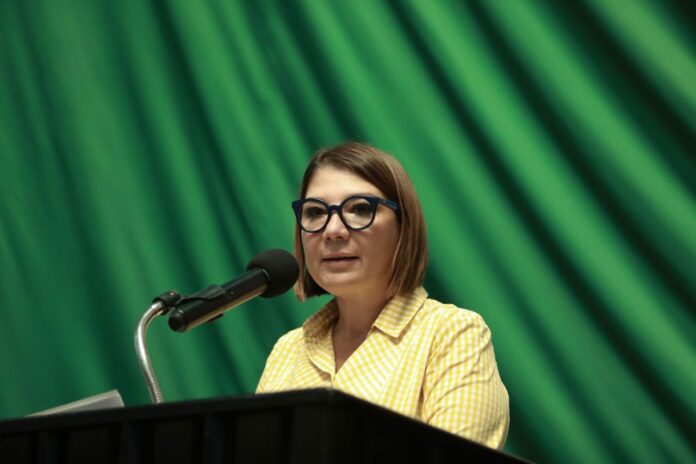 Presenta Kira Iris iniciativa que reconoce la violencia vicaria