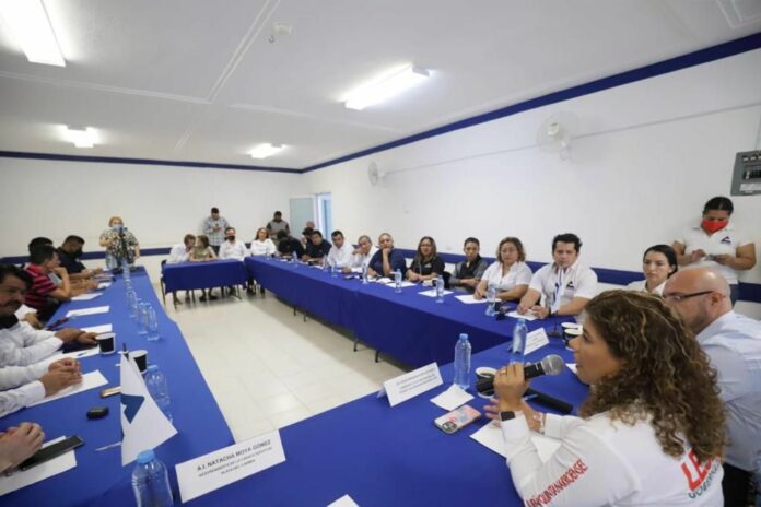 Contener el sargazo, será una prioridad en el gobierno de Leslie Hendricks