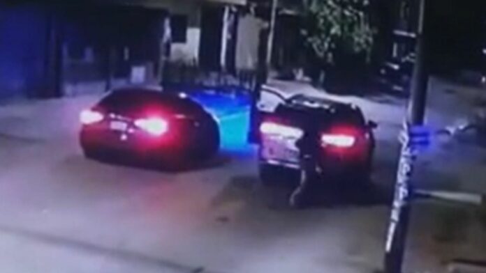 Ladrón roba camioneta, se lleva a una anciana de 80 años con él a bordo