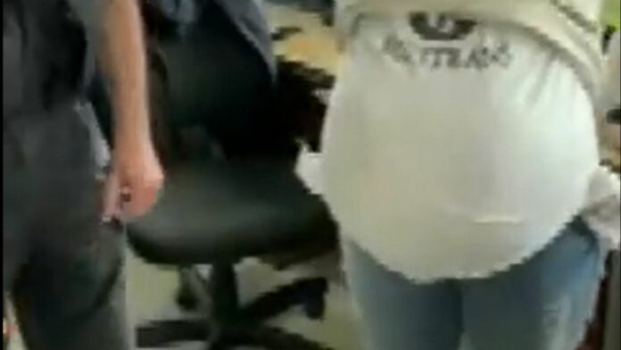 VIDEO: Mujer finge estar embarazada para traficar con semillas de marihuana