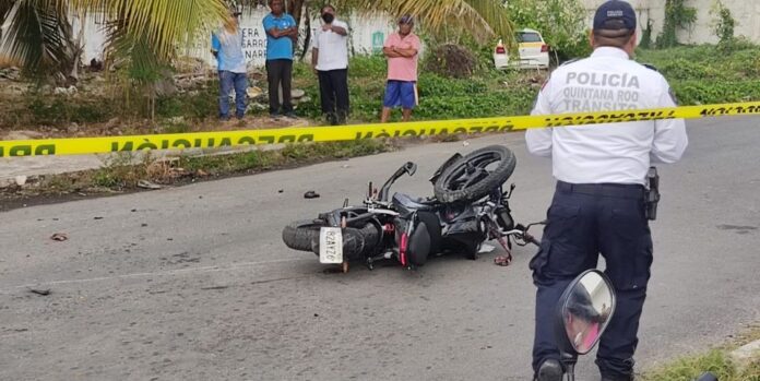 Muere motociclista al ser chocado por taxista en Chetumal