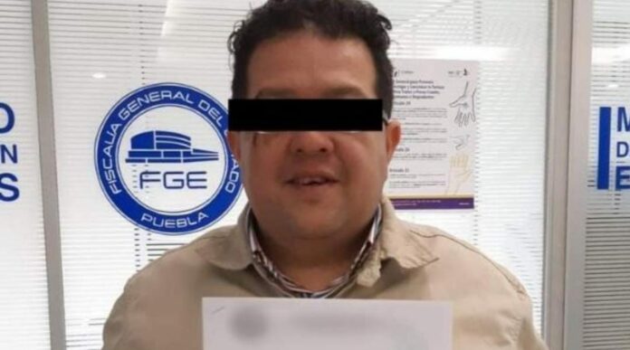 Ha sido detenido un comunicador acusado de extorsionar a políticos; también se le investiga por presunto lavado de dinero. Foto: Fiscalía Puebla