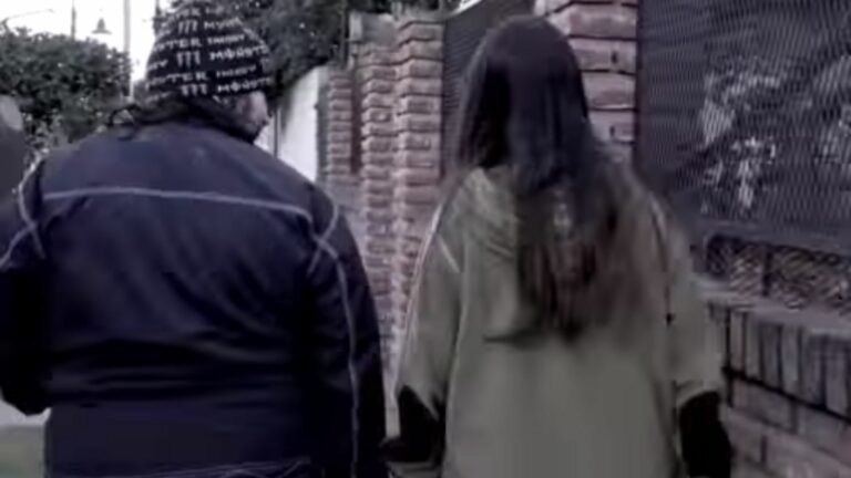 joven vendió su vestido de 15 años para poder alimentar a sus hermanas y su madre