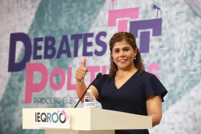 Con propuestas Leslie Hendricks gana debate, oponentes se envuelven en denuncias de corrupción